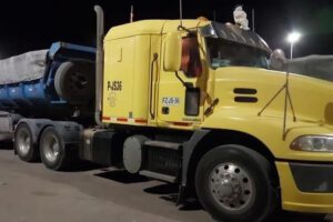 Tractocamión robado en Chile encontrado a 130 km de Oruro