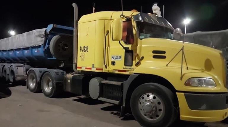Tractocamión robado en Chile encontrado a 130 km de Oruro
