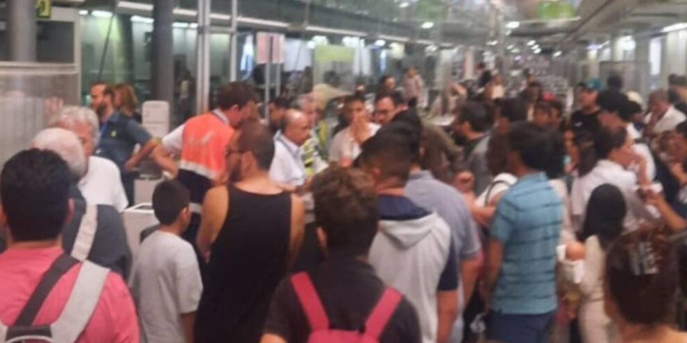 Cancelación de vuelo BoA en el aeropuerto de Barajas