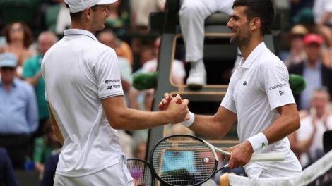 Djokovic avanza a cuartos de final de Wimbledon