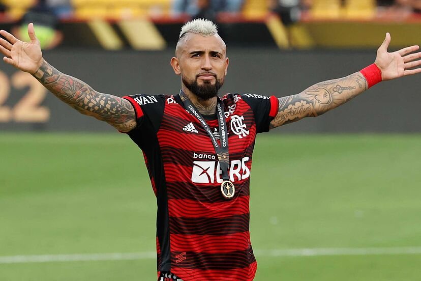Arturo Vidal refuerzo Paranaense