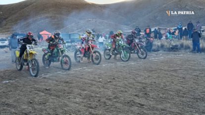 Competencia de motociclismo en Yuracari