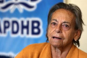 Amparo Carvajal mantiene una vigilia en la APDHB