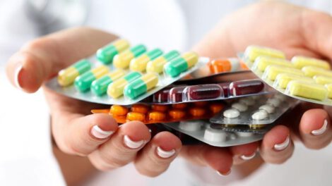 Gobierno compra medicamentos prohibidos