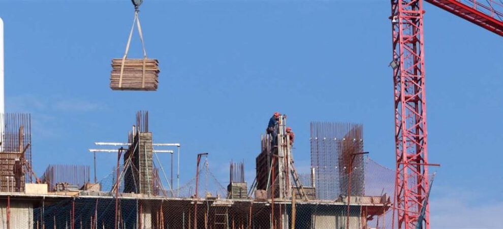 Escasez de dólares en construcción afecta proyectos de infraestructura