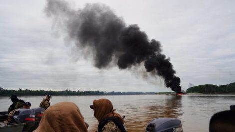 Desmantelan red ilegal de extracción de oro en río Madre de Dios