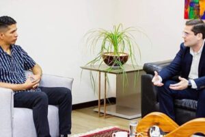 Andrónico Rodríguez en reunión sobre políticas para emprendedores