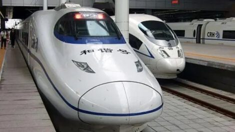 Tren bala chino alcanzando 453 kilómetros por hora