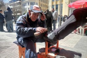 Lustradores de Oruro celebran 86 años dedicados a dar brillo al andar de la ciudadanía