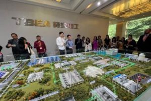 Ingenieros bolivianos regresan de China con conocimientos clave para industrializar el litio