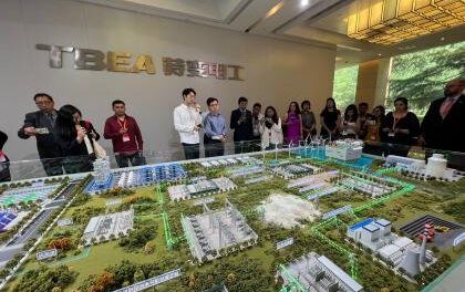 Ingenieros bolivianos regresan de China con conocimientos clave para industrializar el litio