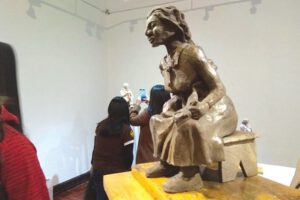 Ramiro Quintanilla recuerda la dictadura en cerámica
