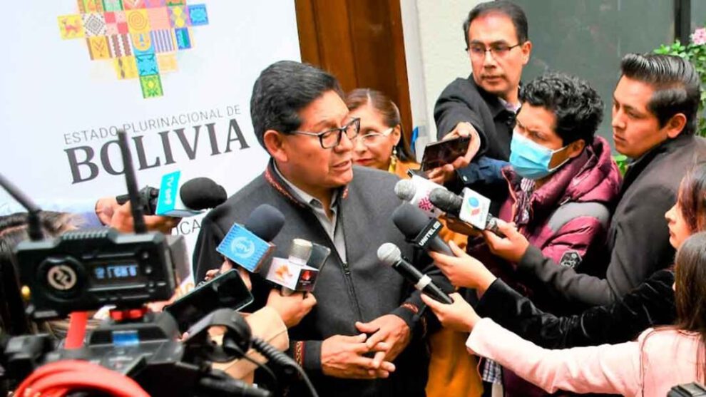 El ministro de Educación, Edgar Pary, ratifica el retorno a clases