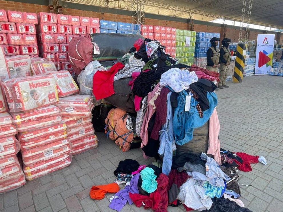 Confiscan productos ilegales en Cochabamba