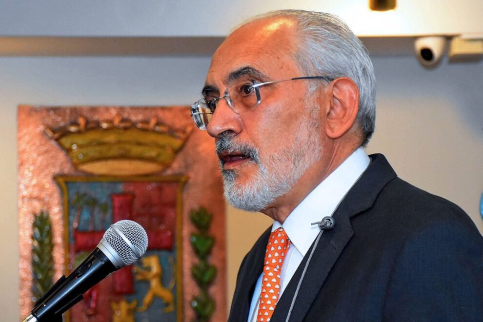 Carlos Mesa exige retirar a los usurpadores de la Apdhb