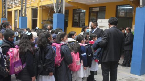 Vuelta a clases en Bolivia con horario de invierno ampliado