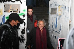 Amparo Carvajal saliendo de las instalaciones de la Apdhb