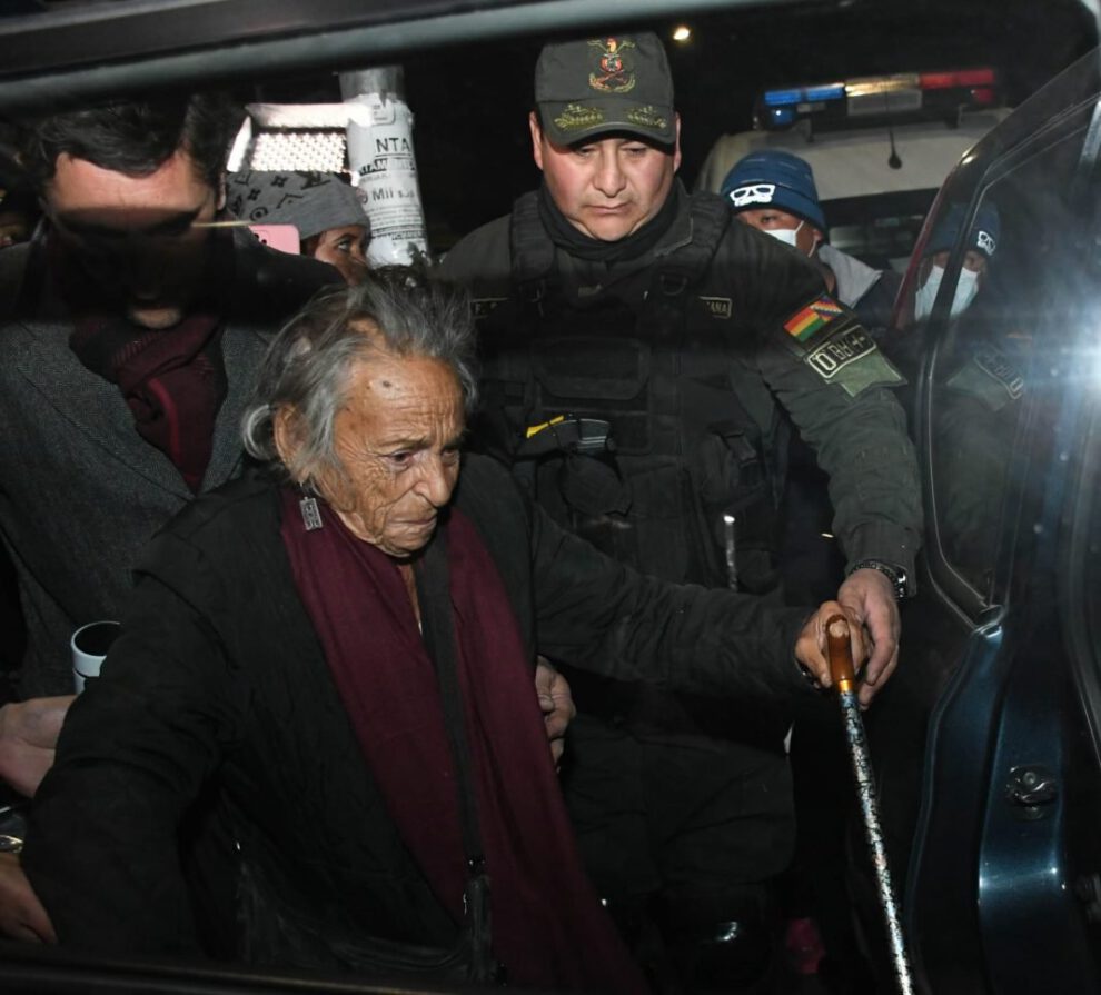 Amparo Carvajal demuestra valentía a pesar del hostigamiento
