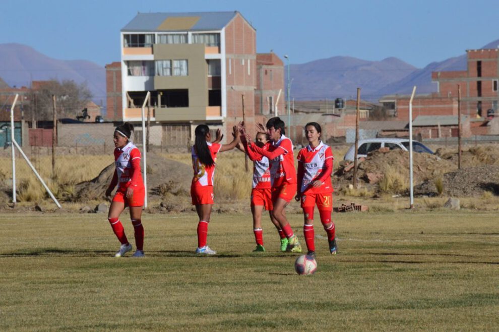 Fútbol femenino en la Copa Simón Bolívar