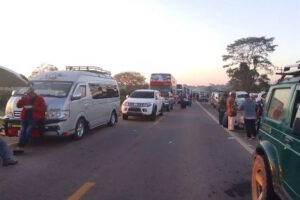 Bloqueo en Santa Cruz por falta de acuerdo para construcción de tramos viales