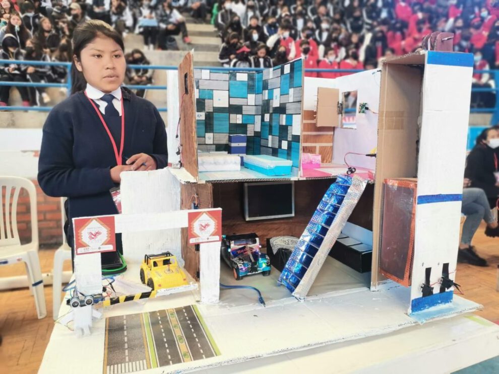 Torneo tecnológico automatiza puertas y ventanas en maqueta