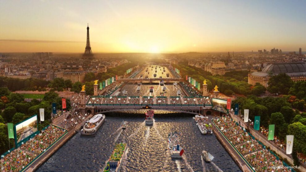 Aerial view of Paris with Eiffel tower and Seine river during Juegos Olímpicos de París 2024