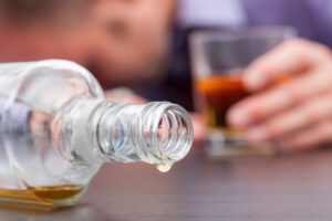 Bebidas alcohólicas adulteradas y sus peligros para la salud
