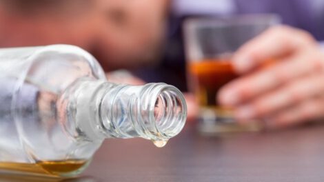 Bebidas alcohólicas adulteradas y sus peligros para la salud