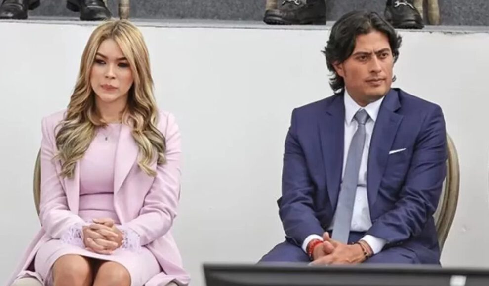 Nicolás Petro Burgos y su exesposa Daysuris Vásquez en un acto anterior