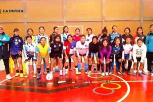 El combinado orureño listo para enfrentar a la selección de Poopó en el futsal Sub-17 damas