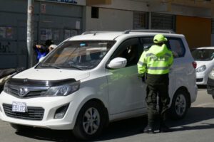 Renovación de placas en operativos de control de la Policía