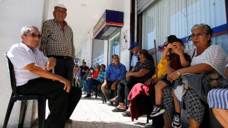 Retraso en pagos de pensiones en Bolivia