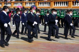 Marcha cívica de escolares en Oruro