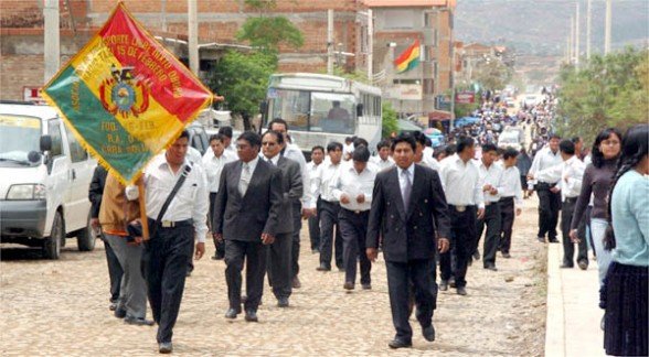 Progreso y unidad para el país en el aniversario de Bolivia