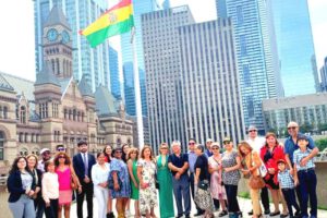 Homenaje patriótico en Toronto por ciudadanos bolivianos