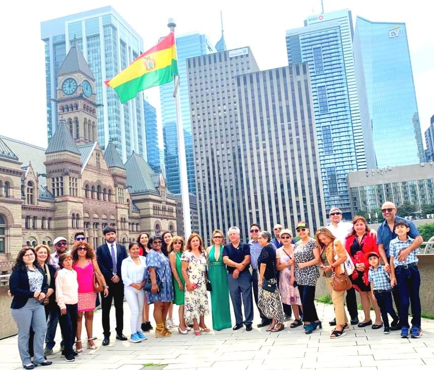 Homenaje patriótico en Toronto por ciudadanos bolivianos