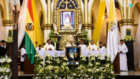 Actos protocolares y religiosos en Oruro