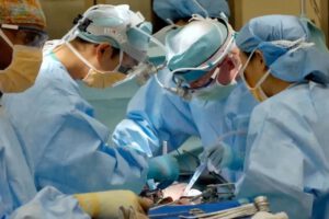 Trasplante de pulmones en pacientes con situs inversus
