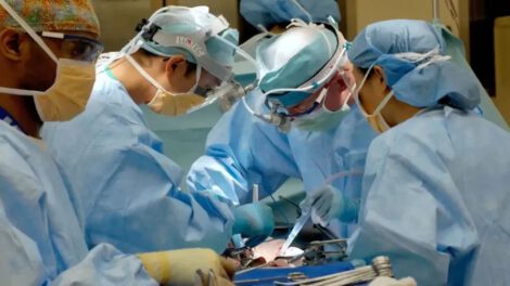 Trasplante de pulmones en pacientes con situs inversus
