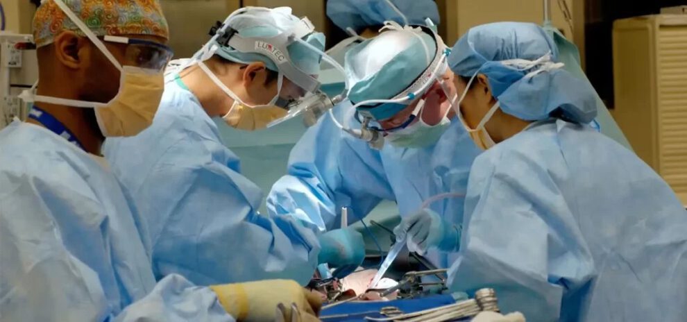 Trasplante de pulmones en pacientes con situs inversus