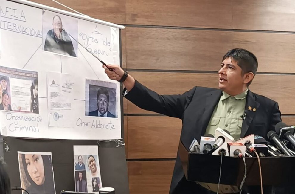 Rolando Cuéllar presenta pruebas contra Carlos Romero y la red delictiva Ojitos de Guapurú