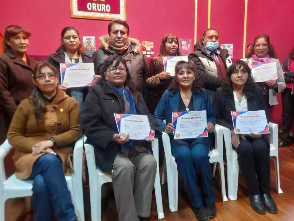 Reconocimiento a maestros por su producción intelectual
