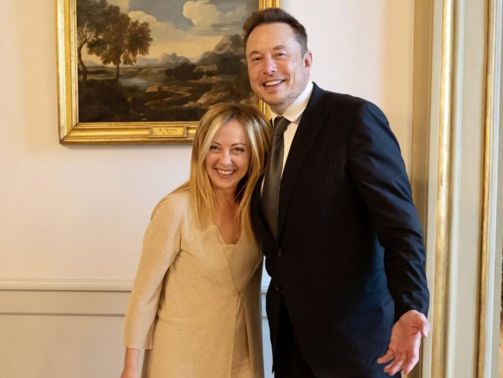 Elon Musk pelea Zuckerberg