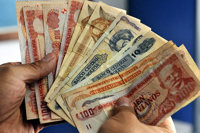 Recorte de ingresos por factores externos en Bolivia