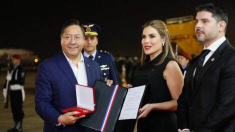 Luis Arce en Paraguay para la investidura de Santiago Peña