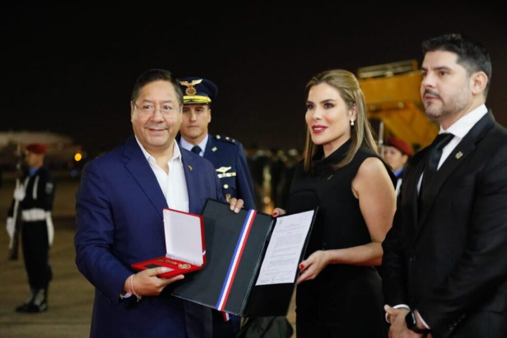 Luis Arce en Paraguay para la investidura de Santiago Peña
