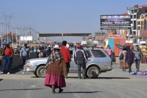 Paro en La Paz por aumento del pasaje