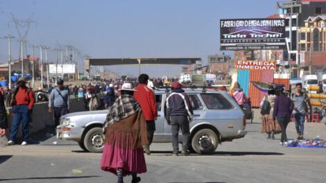 Paro en La Paz por aumento del pasaje