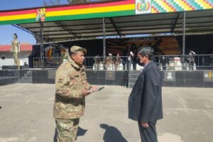 Ejército reconoce a unidades educativas orureñas por su fervor durante actos cívicos en honor a la Independencia