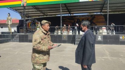 Ejército reconoce a unidades educativas orureñas por su fervor durante actos cívicos en honor a la Independencia